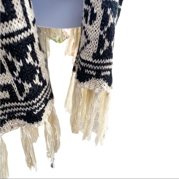 Flying Tomato Western Boho Poncho Sweater with Fringe Size Small/Medium - Picture 10 of 12
